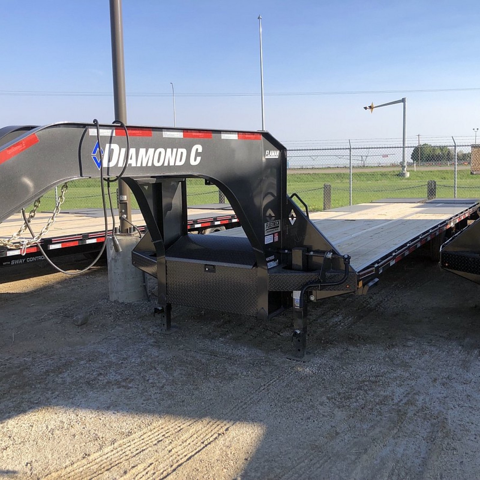 2023 Diamond C FMAX212SS32' Gooseneck Trailer Trailer Inventory