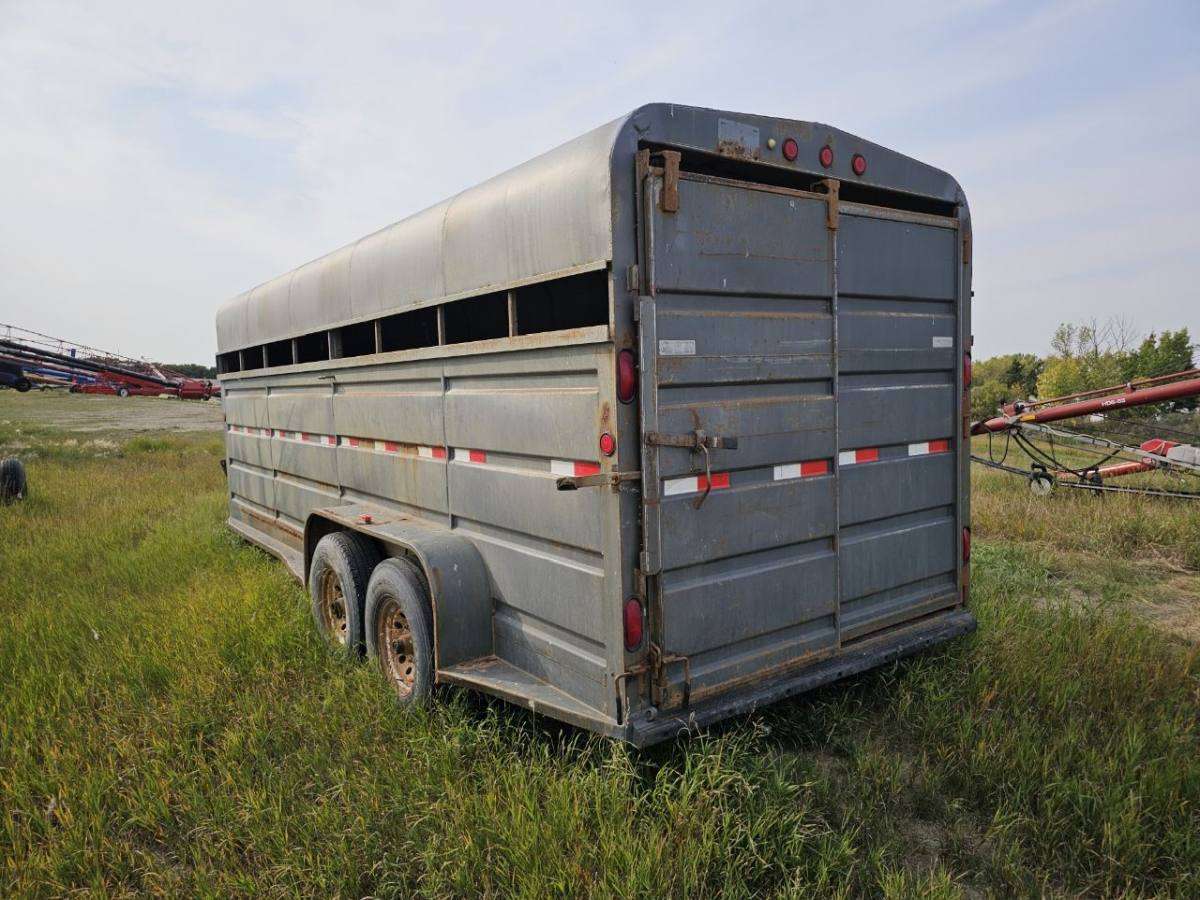 2002 Duncan 8'6" x 20' Gooseneck Livestock Trailer