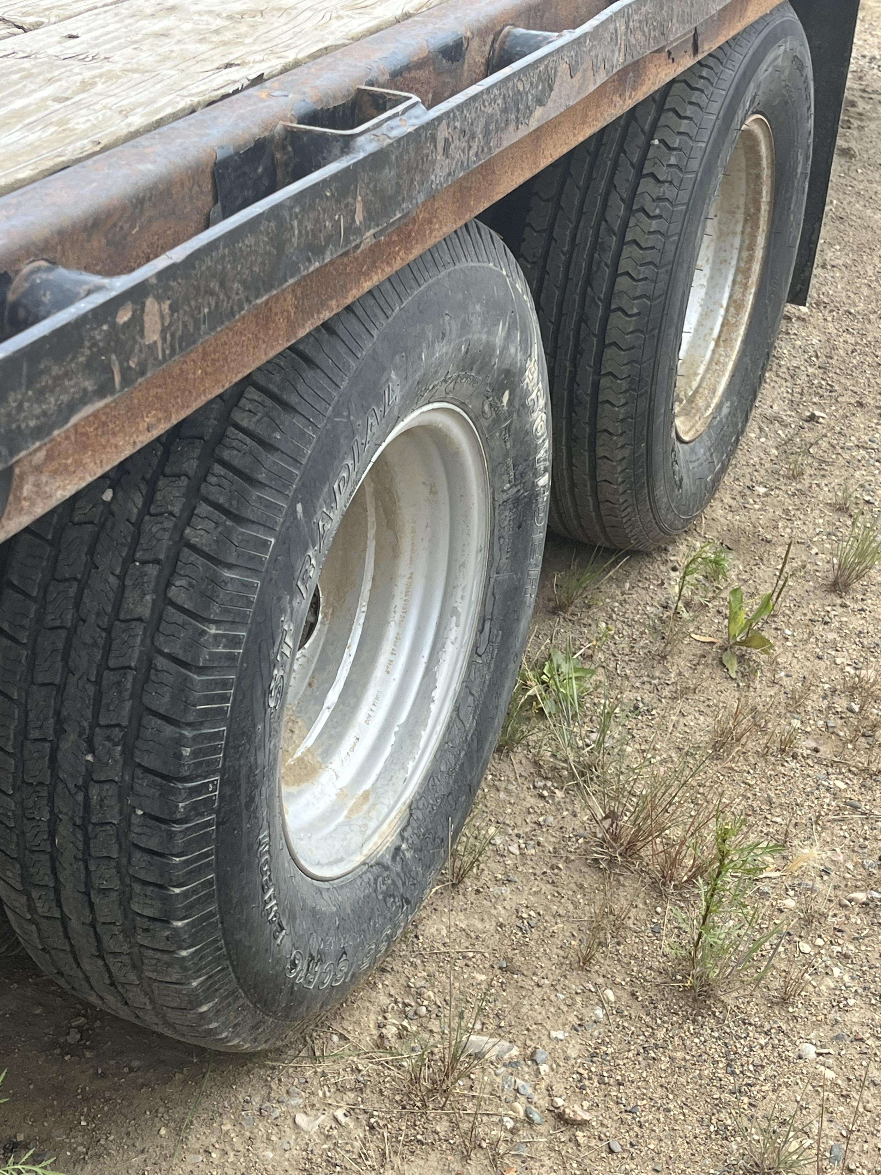 2008 PJ 30' Gooseneck Flat Deck Trailer