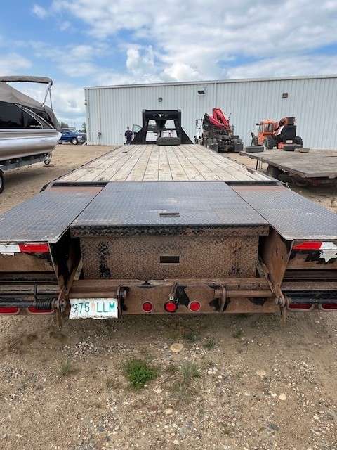 2008 PJ 30' Gooseneck Flat Deck Trailer