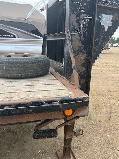 2008 PJ 30' Gooseneck Flat Deck Trailer