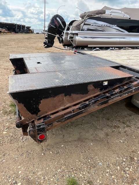 2008 PJ 30' Gooseneck Flat Deck Trailer