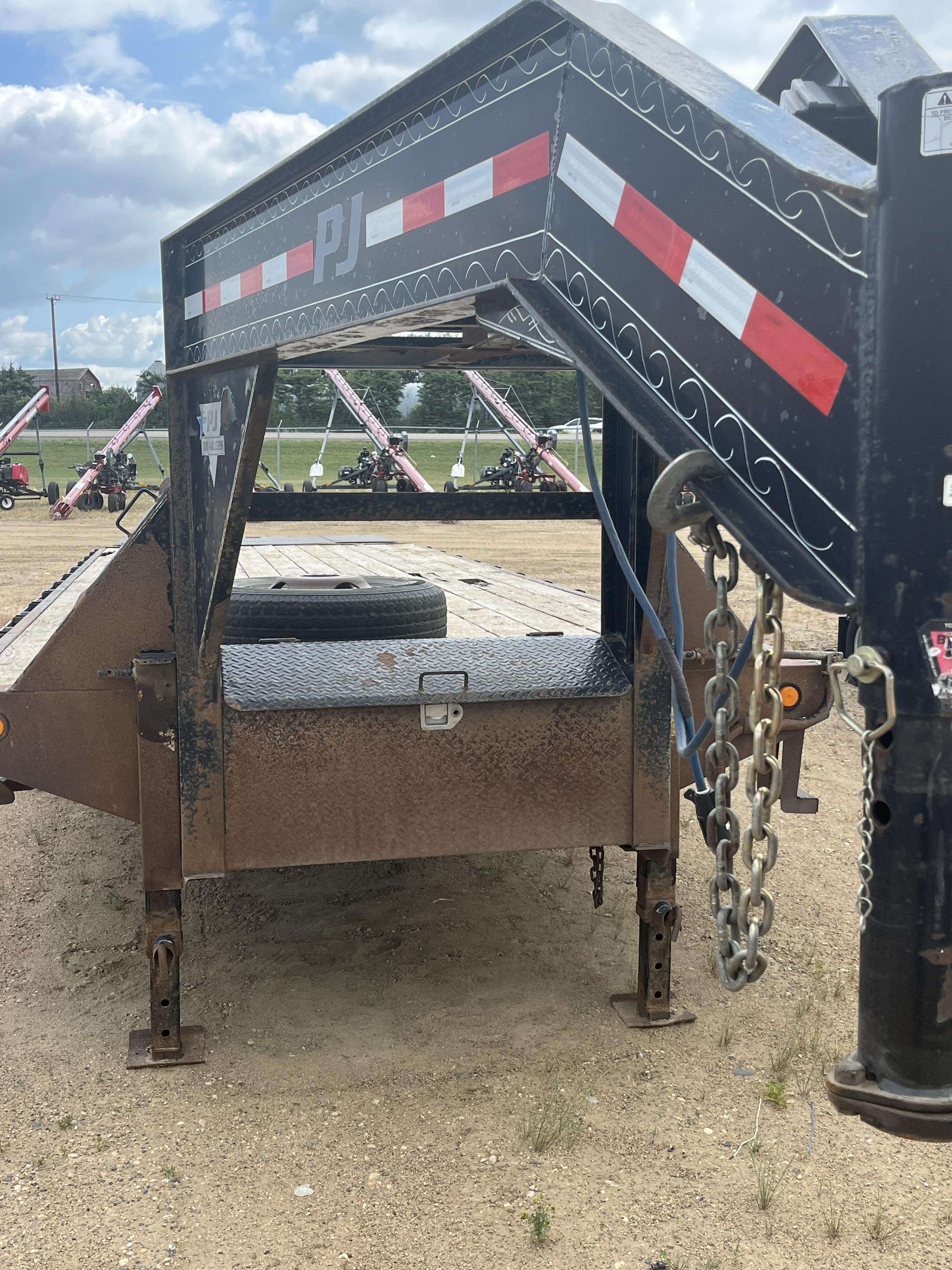 2008 PJ 30' Gooseneck Flat Deck Trailer