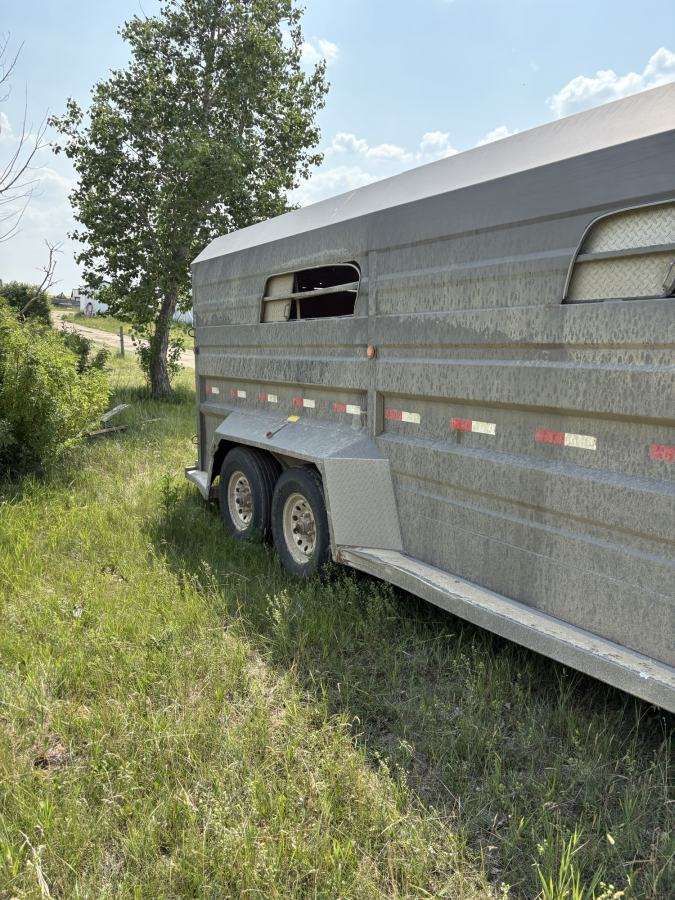 2009 Norbert 7'6" x 20' Gooseneck Livestock Trailer