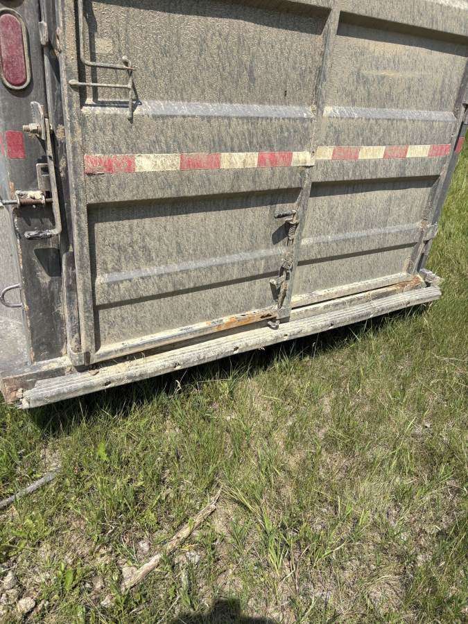 2009 Norbert 7'6" x 20' Gooseneck Livestock Trailer