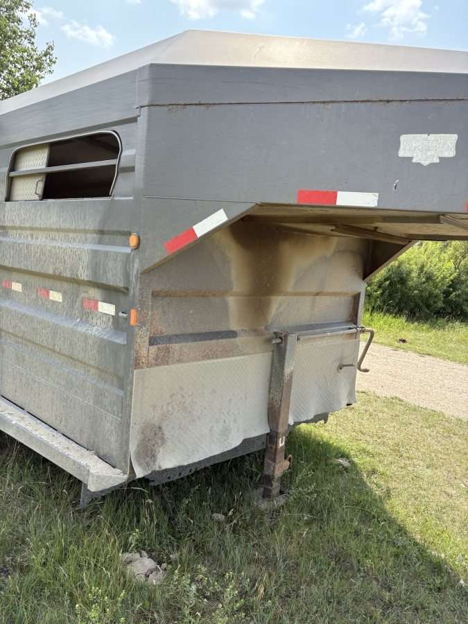 2009 Norbert 7'6" x 20' Gooseneck Livestock Trailer