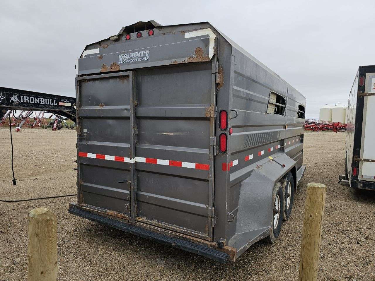 2009 Norbert 7'6" x 20' Gooseneck Livestock Trailer