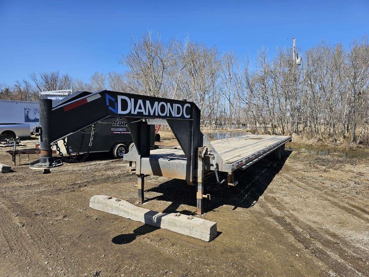 2012 Diamond C 8'6" x 40' Gooseneck Flat Deck