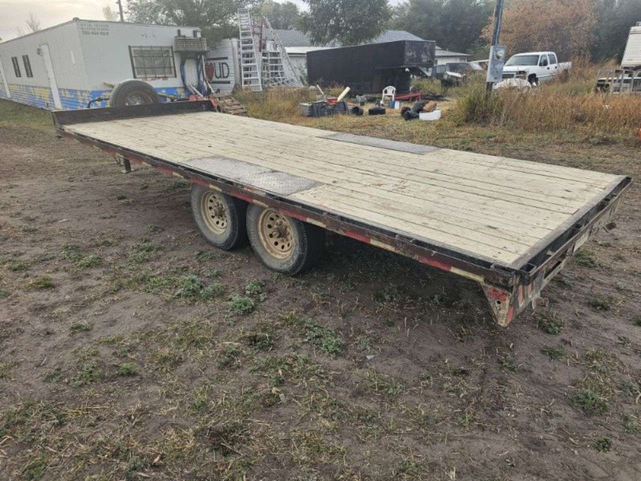 2012 Diamond C DEC 8.6' x 20' Flat Deck Trailer