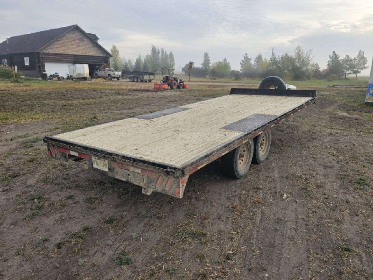 2012 Diamond C DEC 8.6' x 20' Flat Deck Trailer