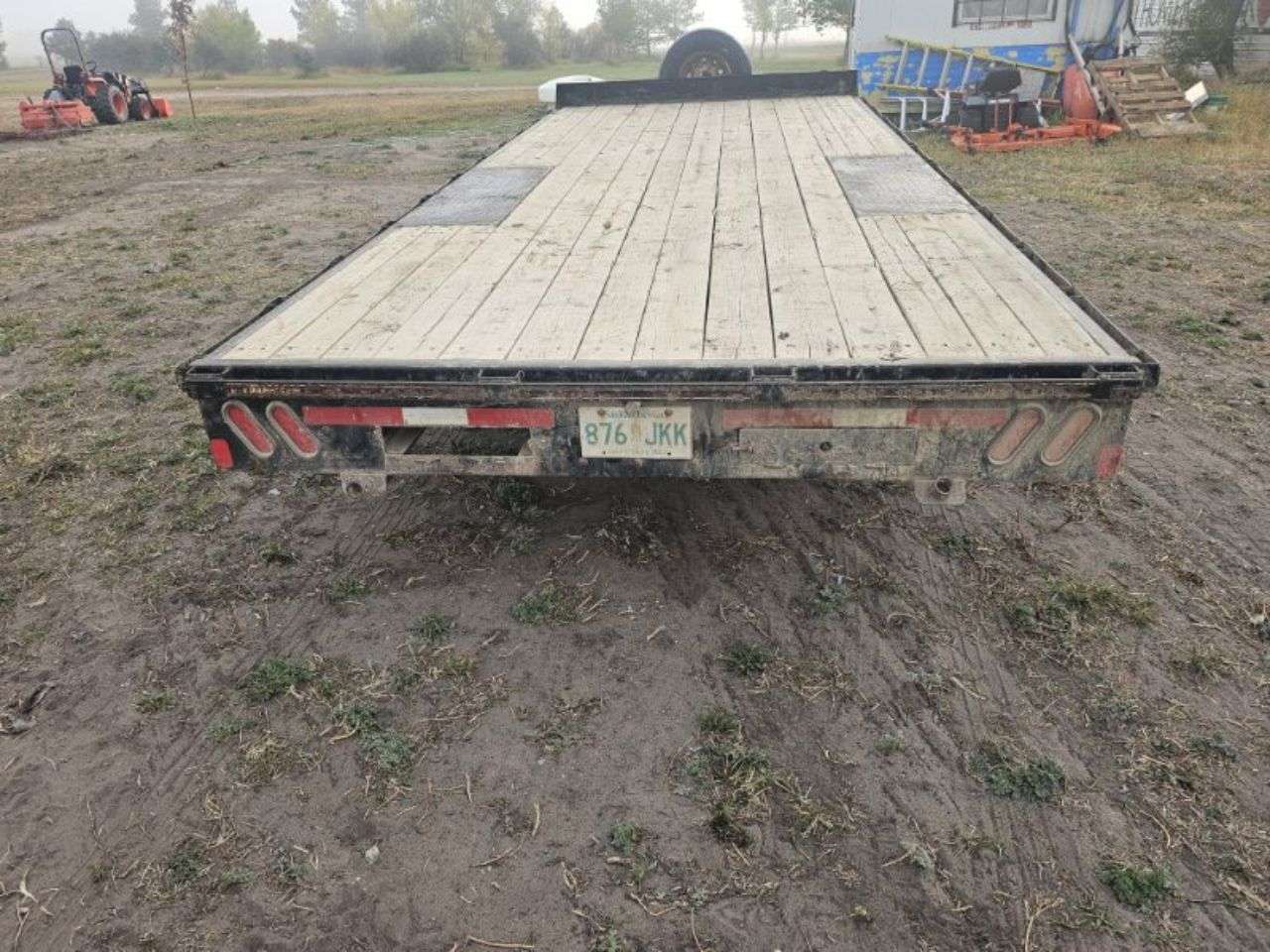 2012 Diamond C DEC 8.6' x 20' Flat Deck Trailer