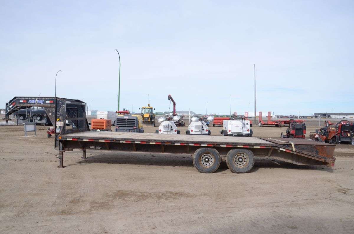 2014 Load Max 8'6" x 32' Gooseneck Flat Deck Trailer