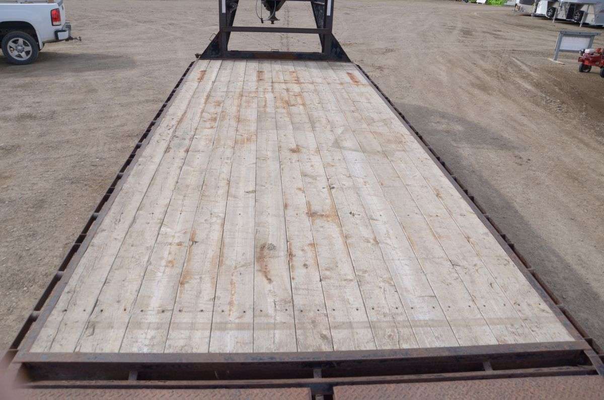 2014 Load Max 8'6" x 32' Gooseneck Flat Deck Trailer
