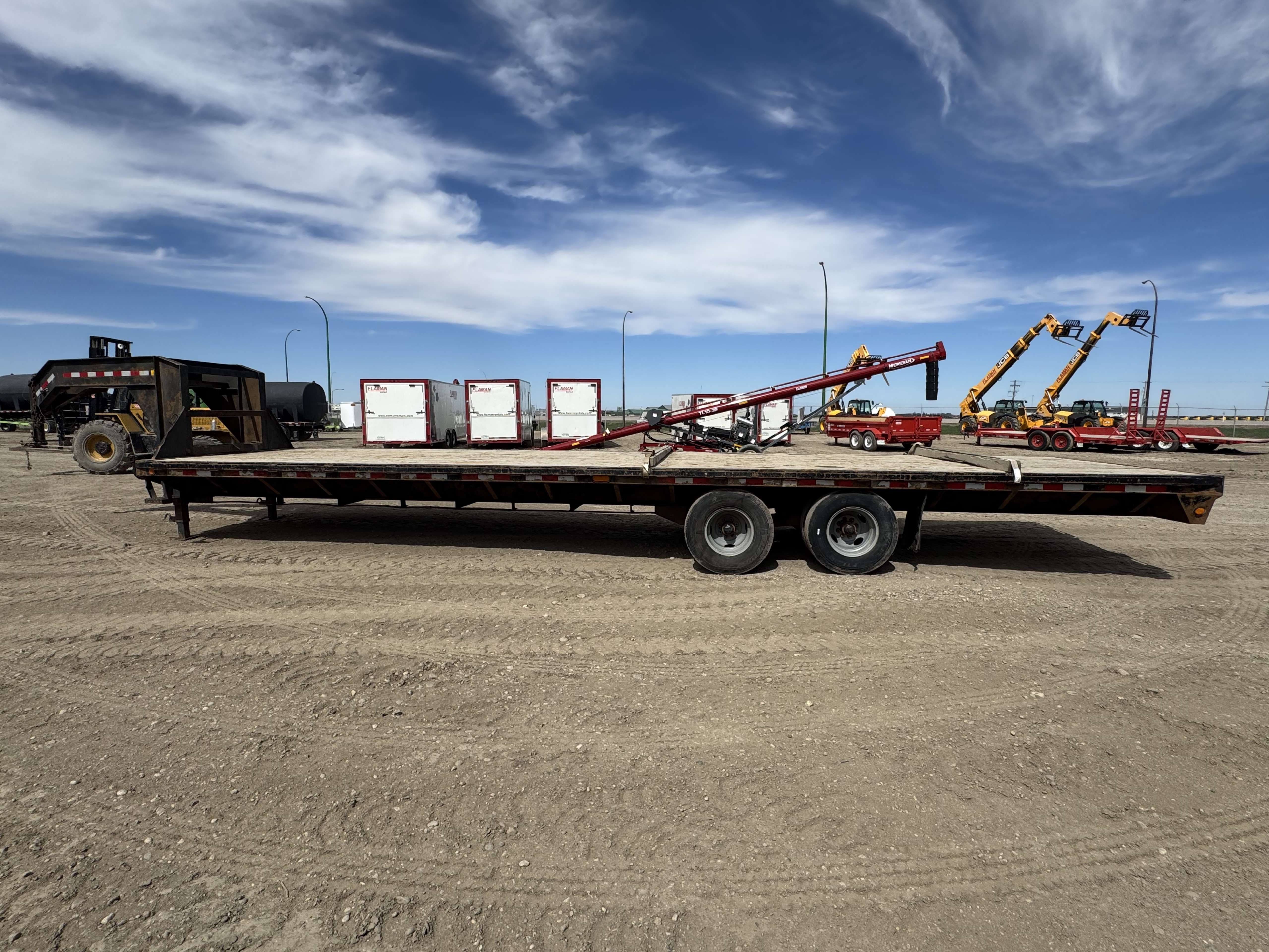 2014 PJ 8'6" x 30' Gooseneck Flat Deck