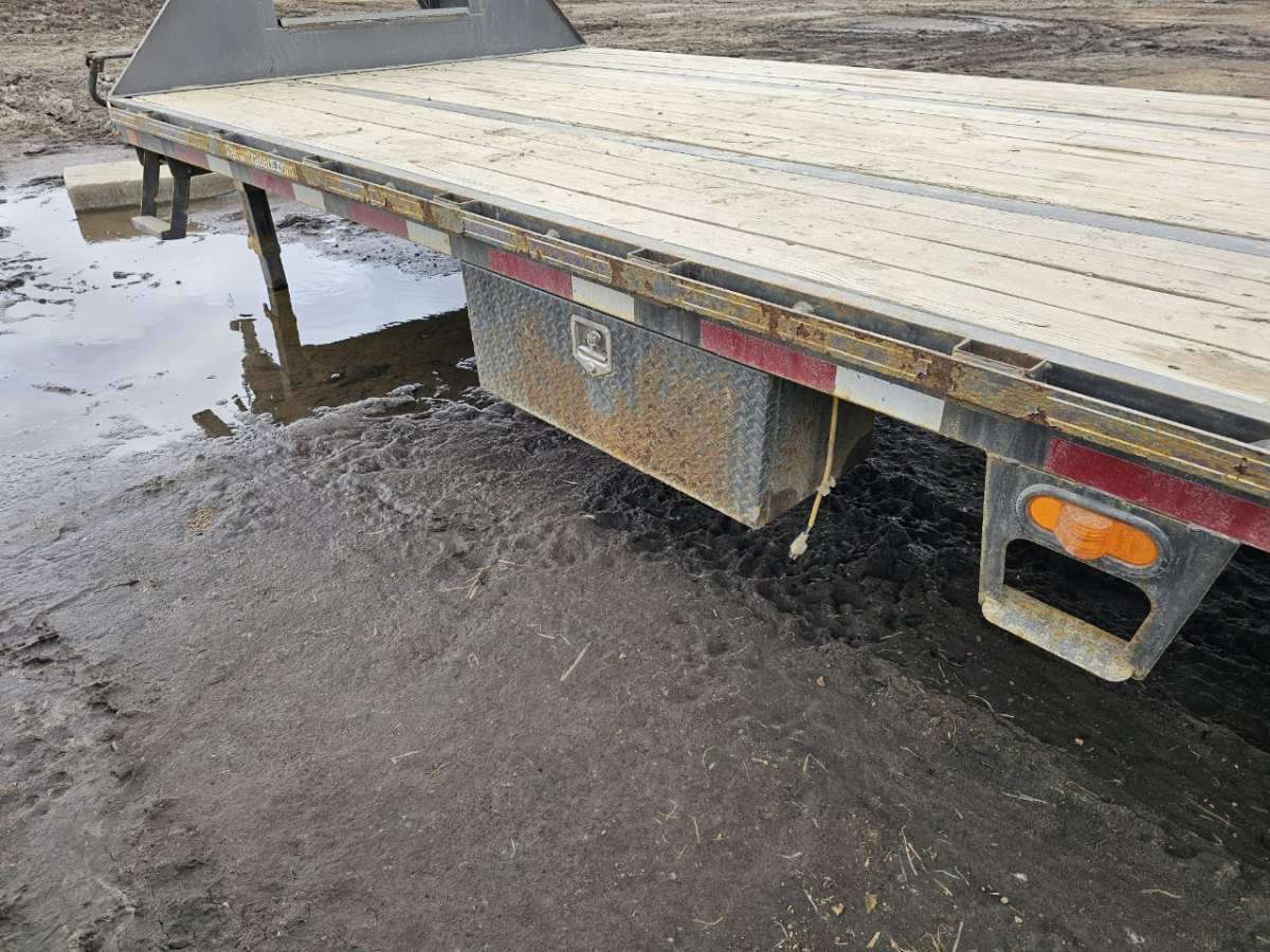 2019 Diamond C FMAX 8.6" x 30' Gooseneck Flat Deck