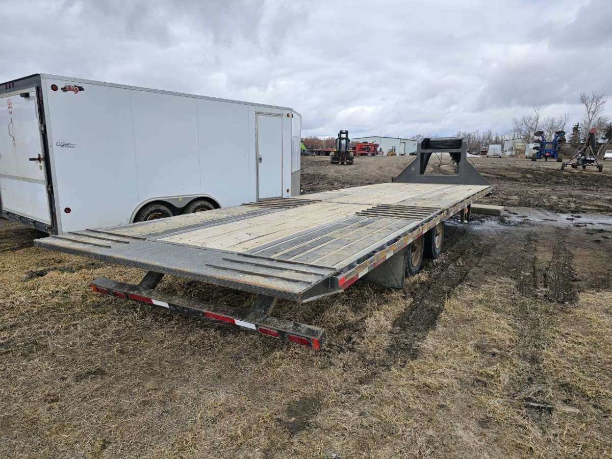 2019 Diamond C FMAX 8.6" x 30' Gooseneck Flat Deck
