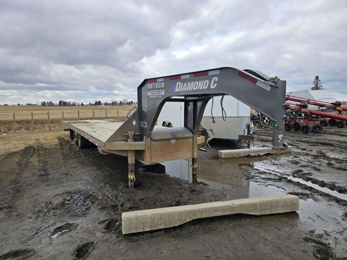 2019 Diamond C FMAX 8.6" x 30' Gooseneck Flat Deck