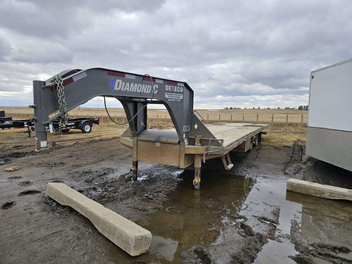 2019 Diamond C FMAX 8.6" x 30' Gooseneck Flat Deck