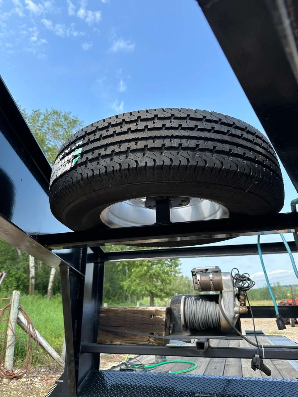 2020 PJ Gooseneck 25' Beavertail Flat Deck Trailer