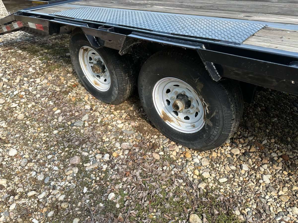 2020 PJ Gooseneck 25' Beavertail Flat Deck Trailer