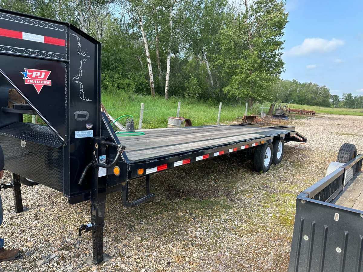2020 PJ Gooseneck 25' Beavertail Flat Deck Trailer