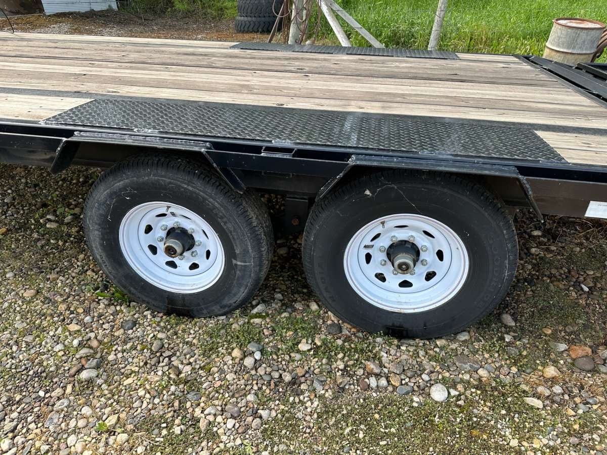 2020 PJ Gooseneck 25' Beavertail Flat Deck Trailer