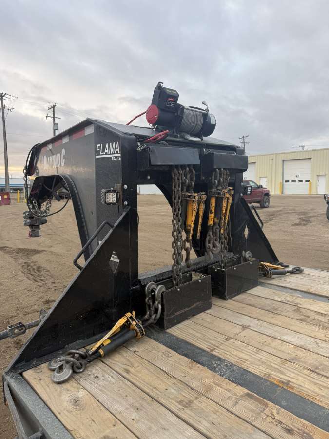 2021 Diamond C FMAX 310 32' Gooseneck Flat Deck Trailer