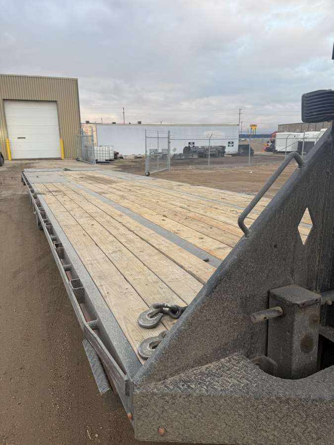 2021 Diamond C FMAX 310 32' Gooseneck Flat Deck Trailer