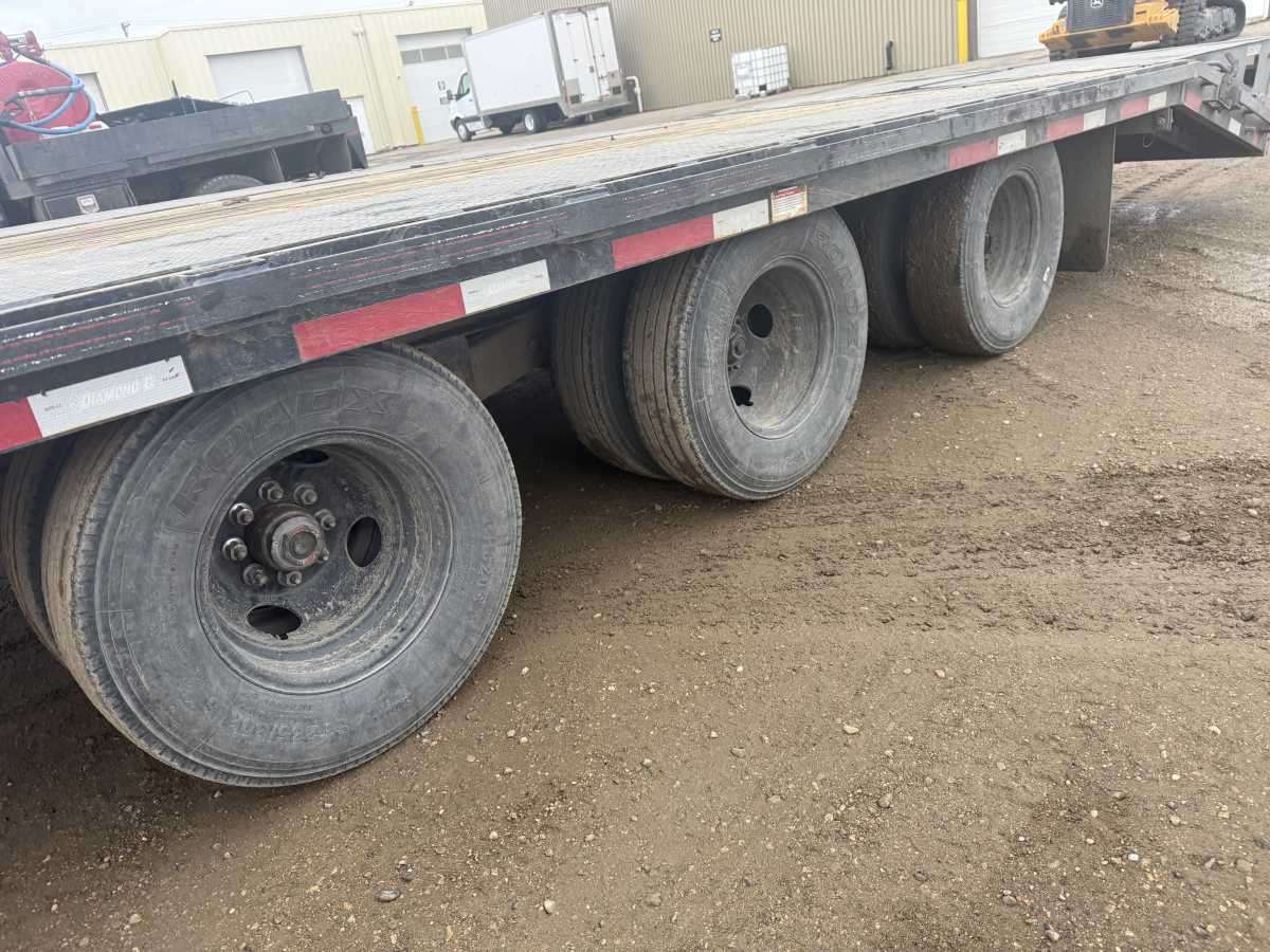 2021 Diamond C FMAX 310 32' Gooseneck Flat Deck Trailer