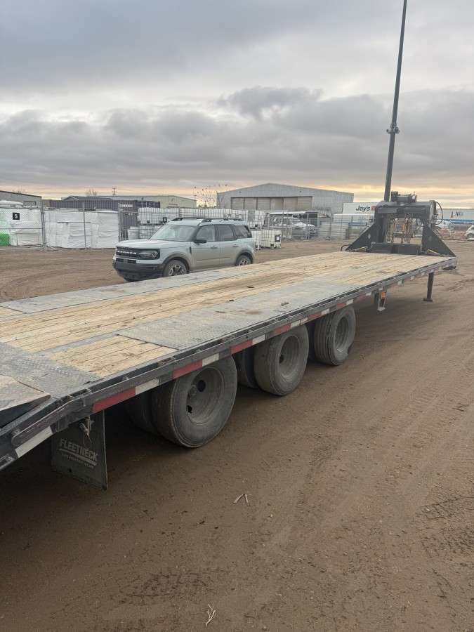 2021 Diamond C FMAX 310 32' Gooseneck Flat Deck Trailer