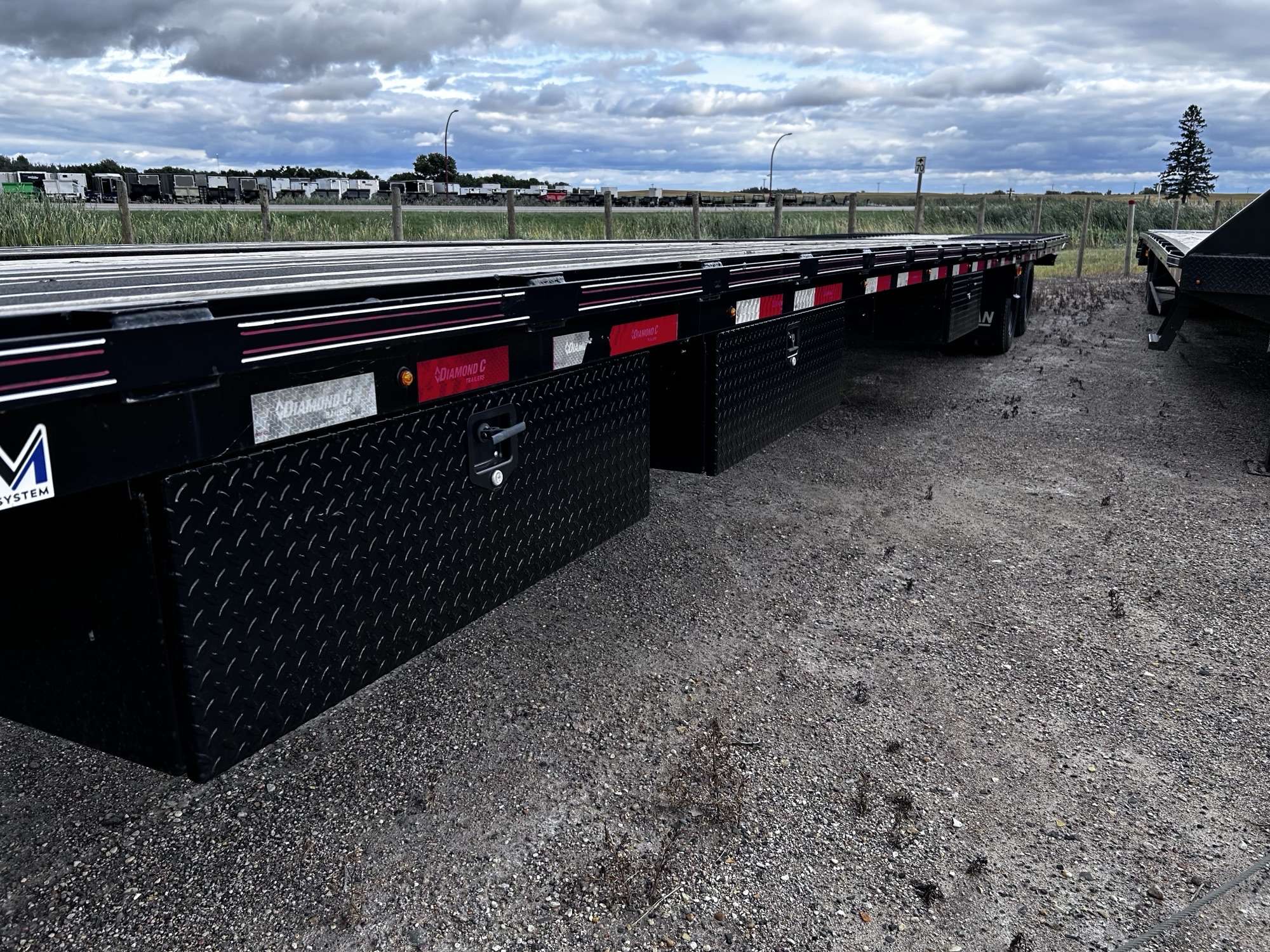 2022 Diamond C SDX 8'6" x 53' Hydraulic BT Step Deck Trailer
