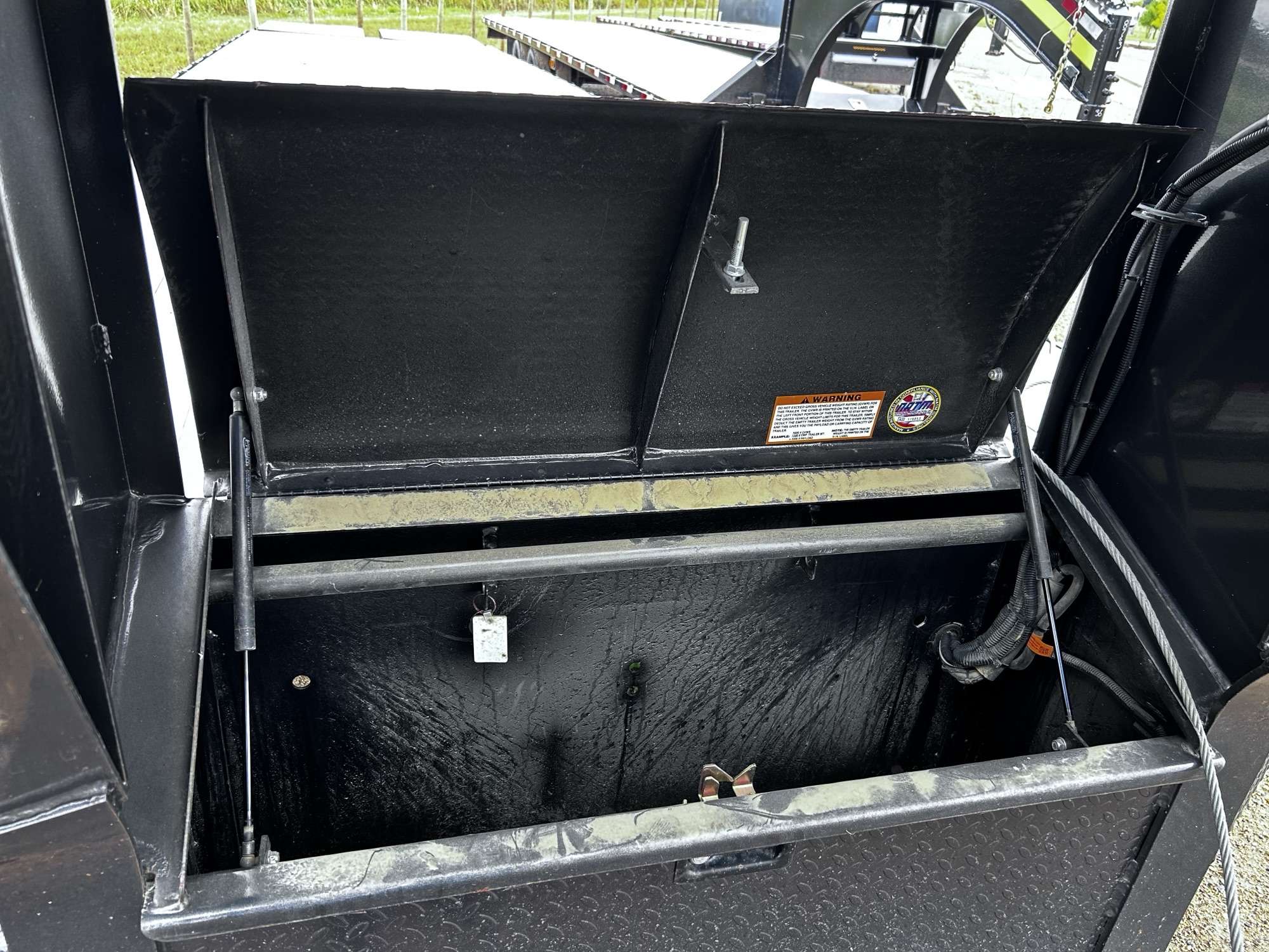 2023 Diamond C 8'6" x 40' GN Beavertail Flat Deck Trailer