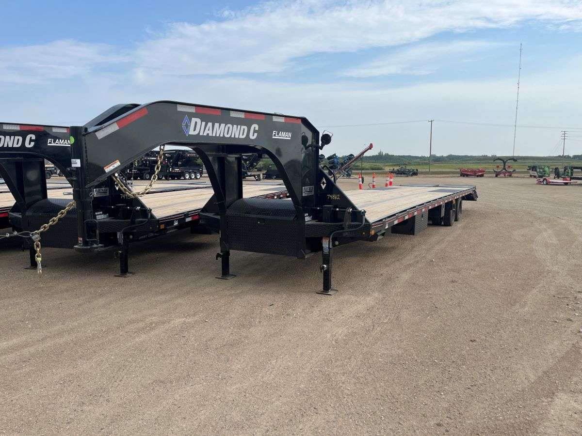 2023 Diamond C FMAX 8'5" x 35' Gooseneck Flat Deck