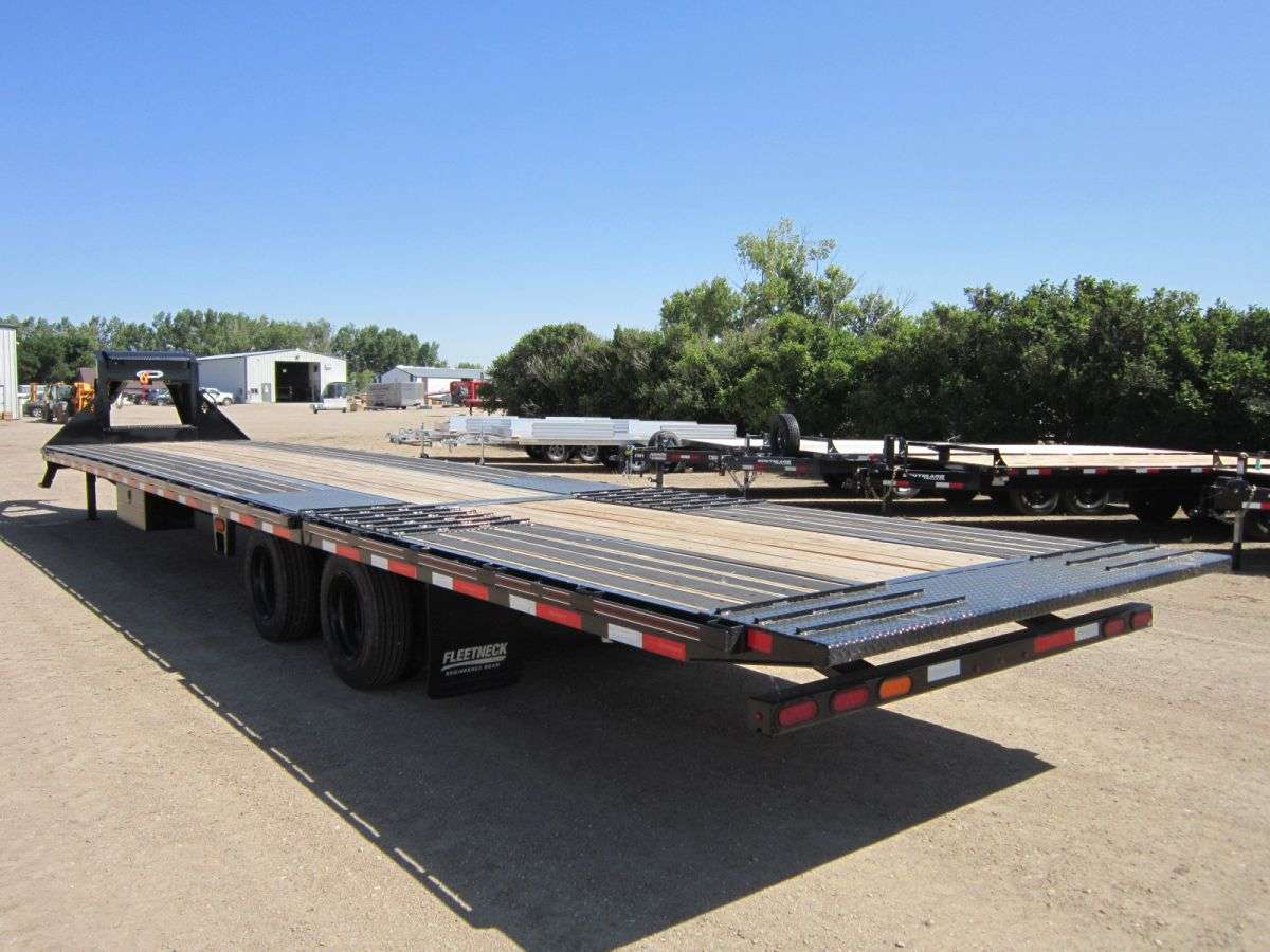 2023 Diamond C FMAX 8'5" x 40' Gooseneck Flat Deck