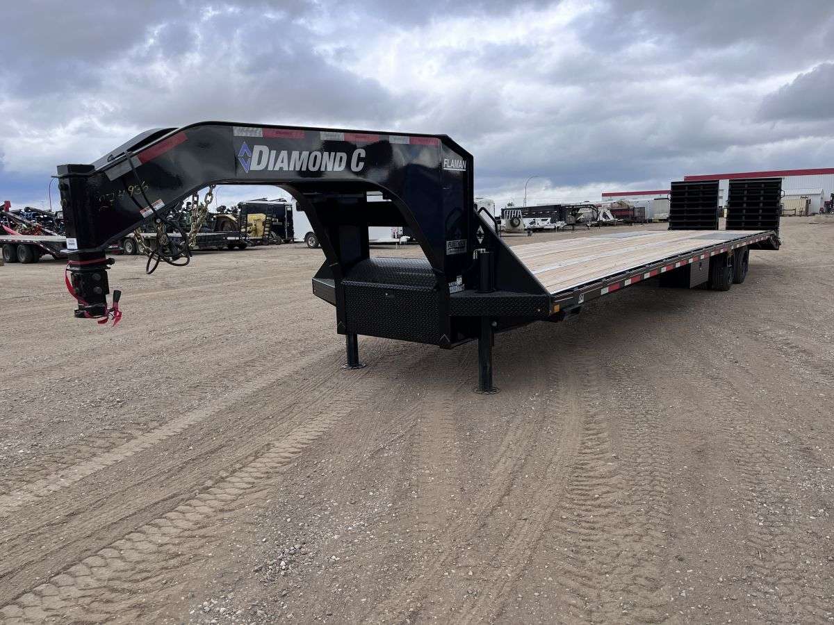 2023 Diamond C FMAX 8'5" x 40' Gooseneck Flat Deck