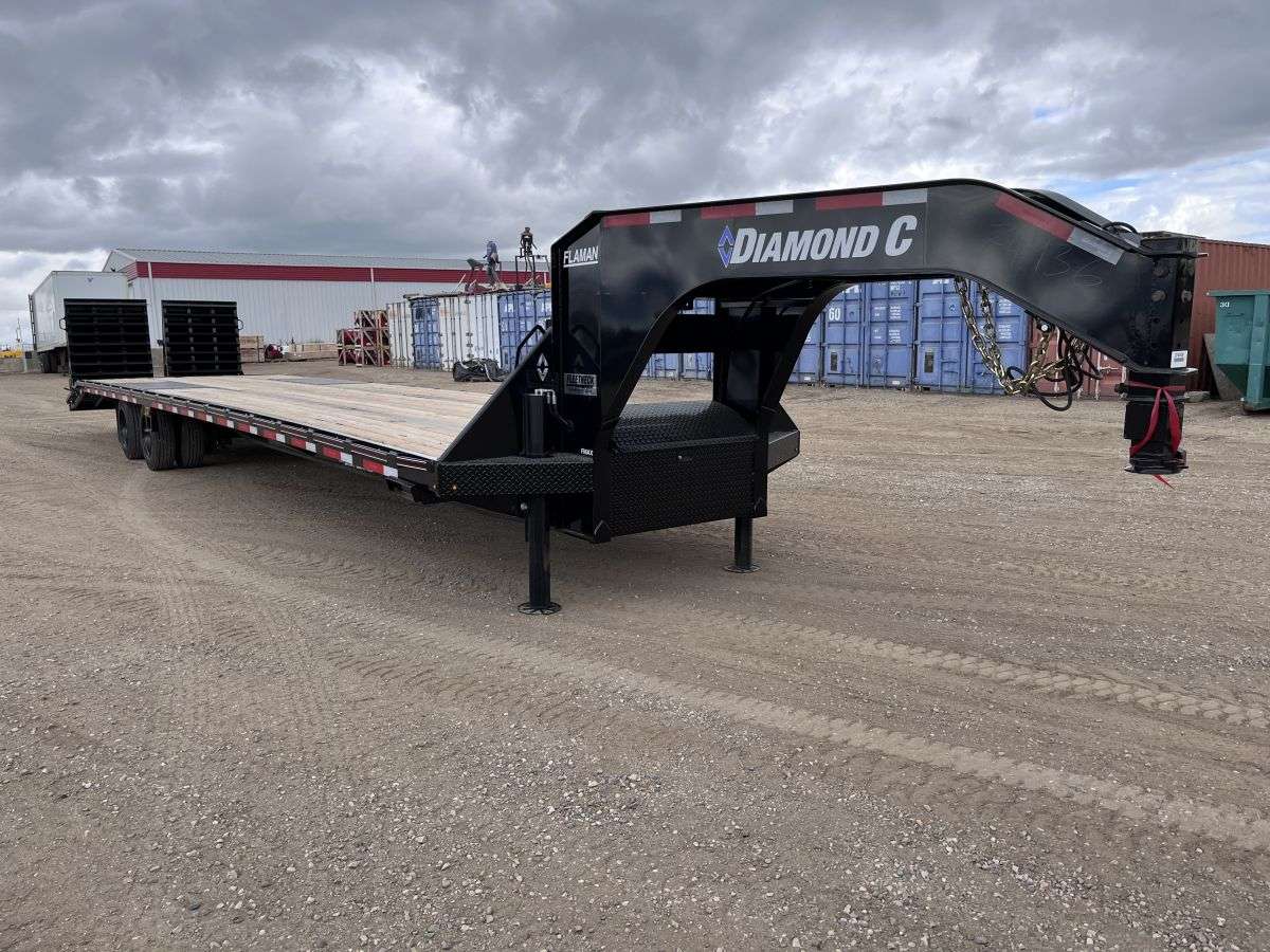 2023 Diamond C FMAX 8'5" x 40' Gooseneck Flat Deck