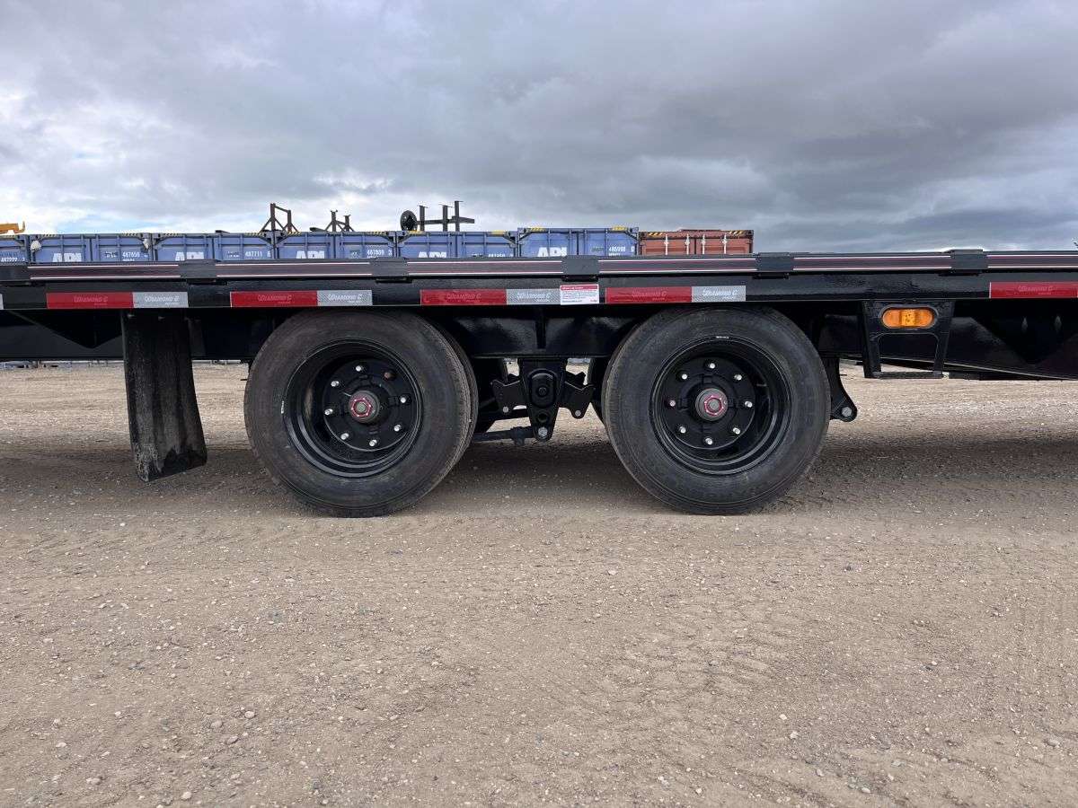 2023 Diamond C FMAX 8'5" x 40' Gooseneck Flat Deck