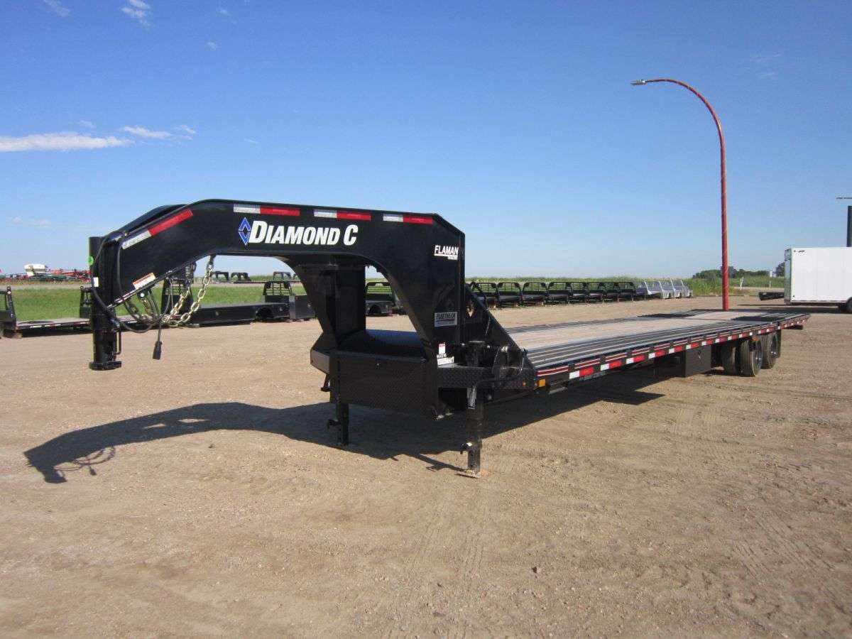 2023 Diamond C FMAX 8'5" x 40' Gooseneck Flat Deck