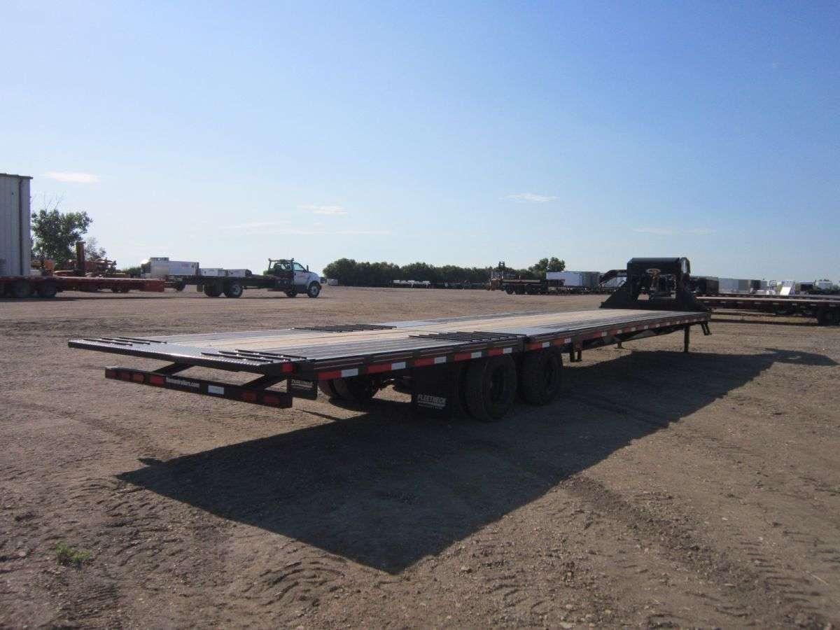 2023 Diamond C FMAX 8'5" x 40' Gooseneck Flat Deck