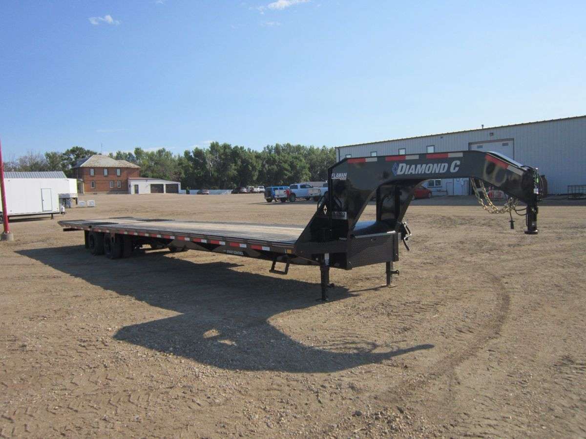 2023 Diamond C FMAX 8'5" x 40' Gooseneck Flat Deck