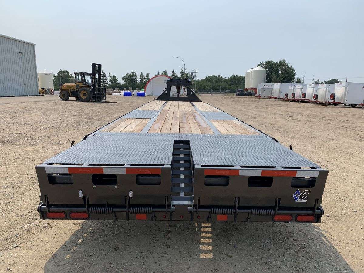 2023 Diamond C FMAX 8'6" x 40' GN BT Flat Deck Trailer