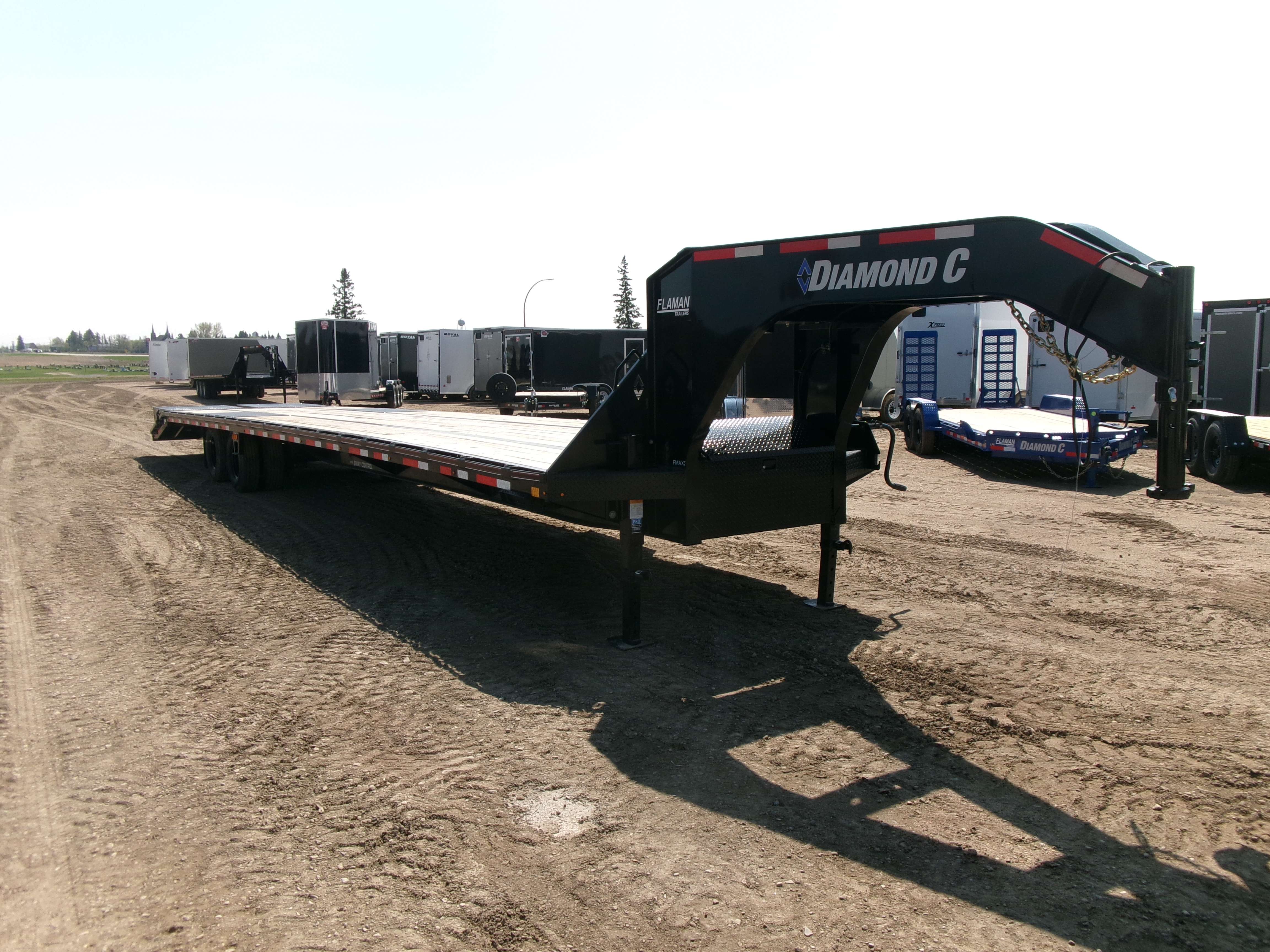 2023 Diamond C FMAX 8'6" x 44' Gooseneck Flat Deck