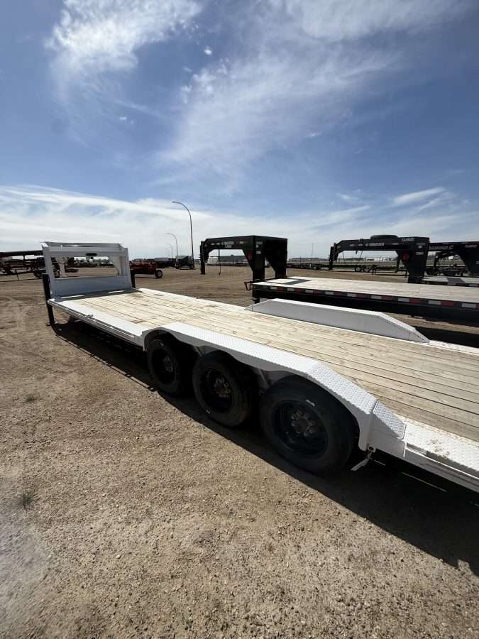 2023 Diamond C LPX 6.8' x 30' Flat Deck Gooseneck