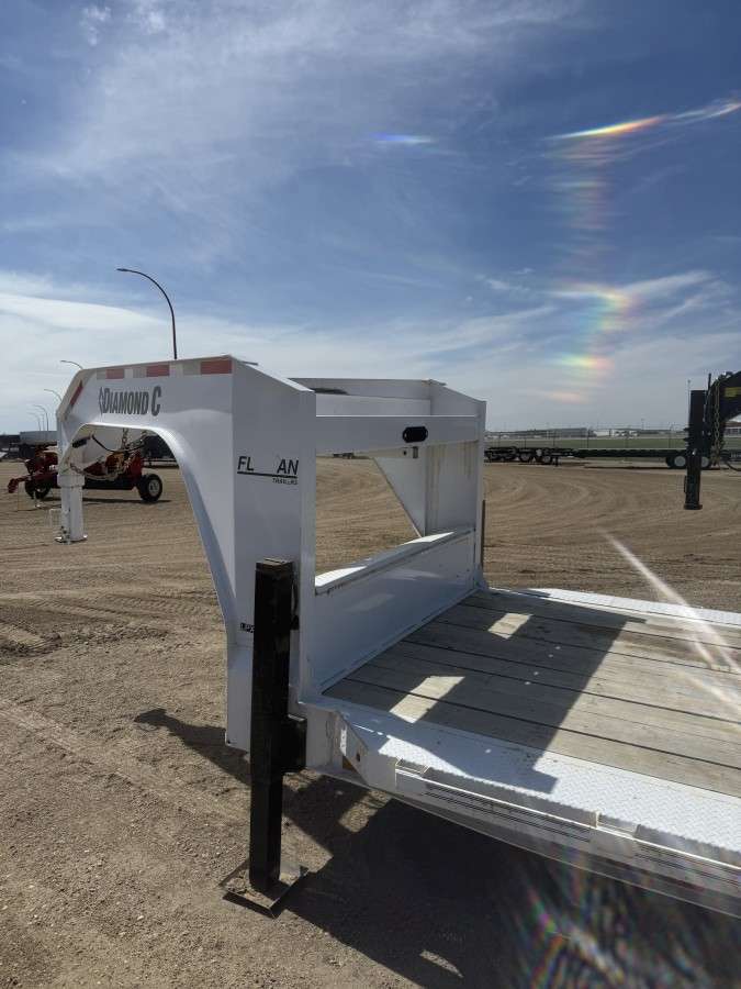 2023 Diamond C LPX 6.8' x 30' Flat Deck Gooseneck