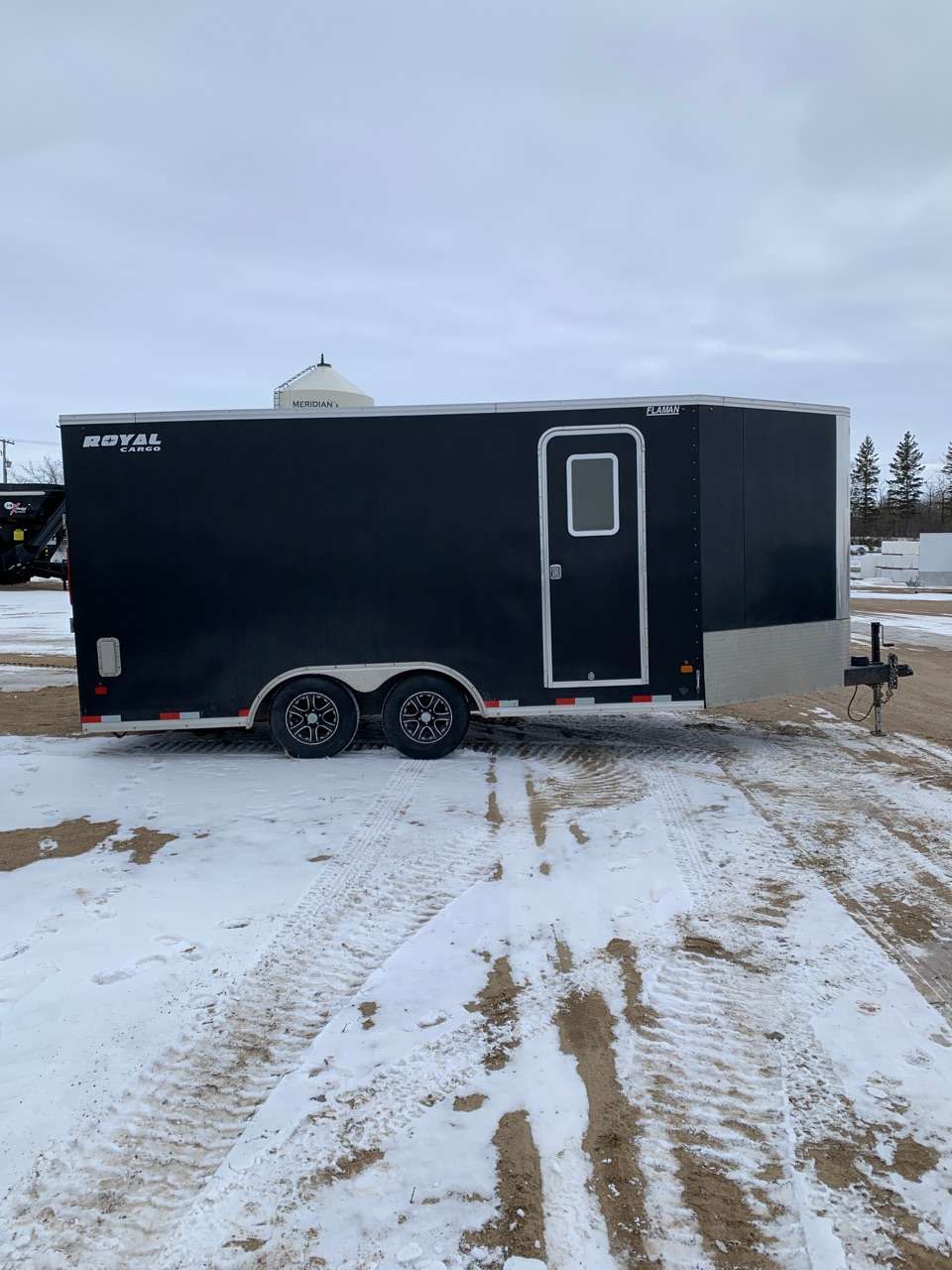 2023 Royal XR 8'6" x 16' + 4' V-Nose Toy Hauler