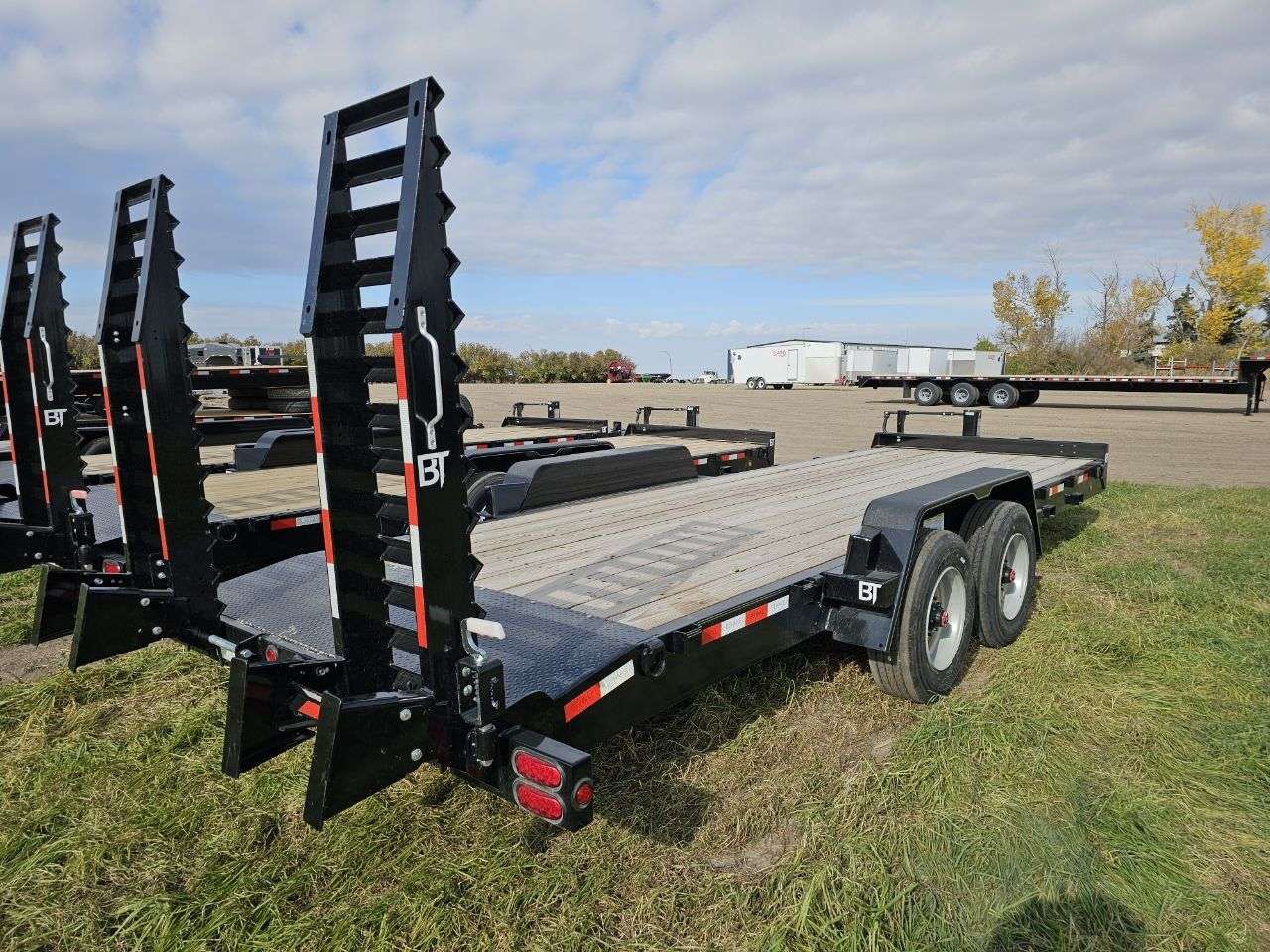 2024 Behnke CBCT 8'6" x 22' Beavertail Flat Deck Trailer