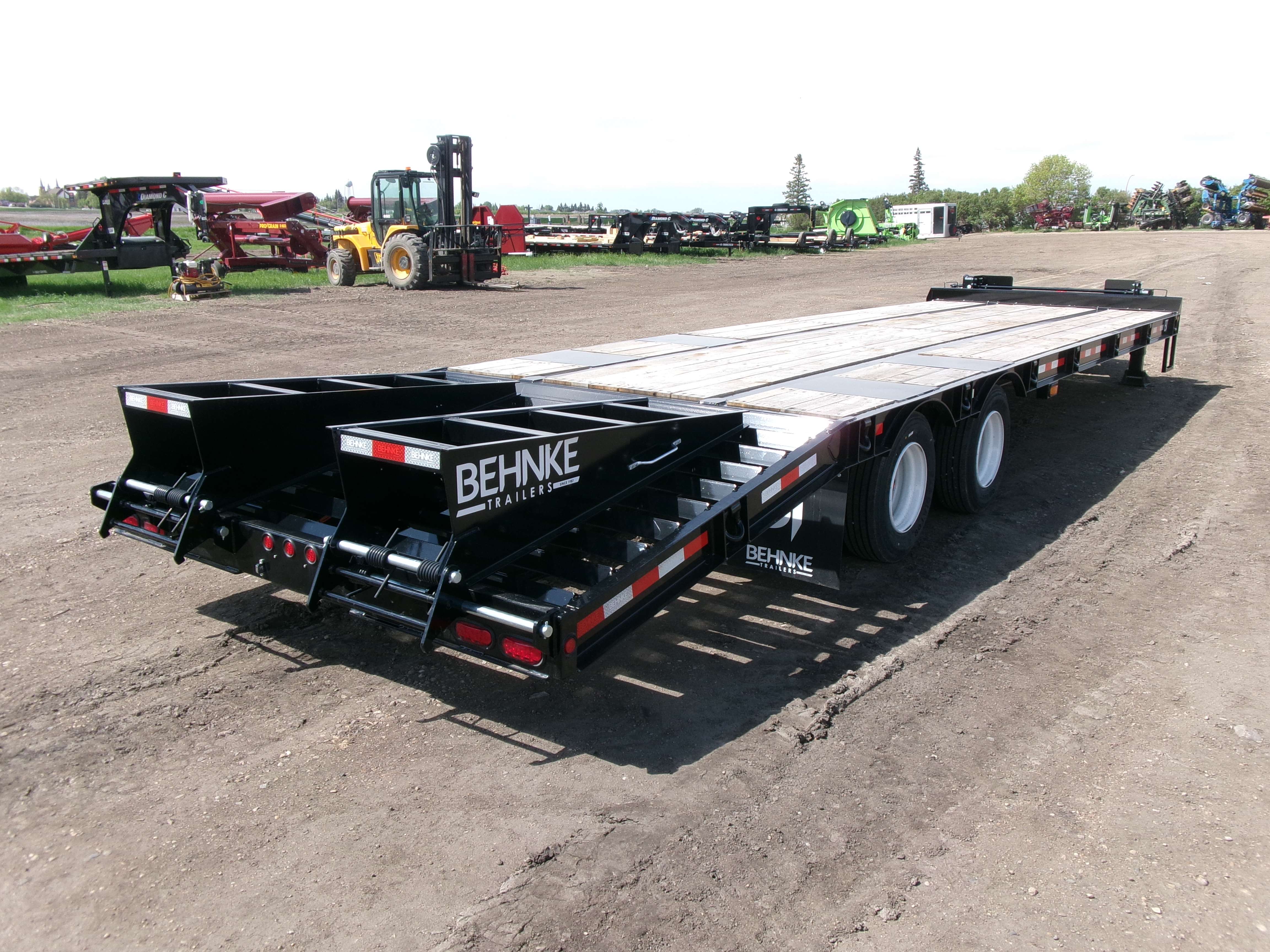 2024 Behnke FBSD 8'6" x 31' Pintle Flat Deck Trailer