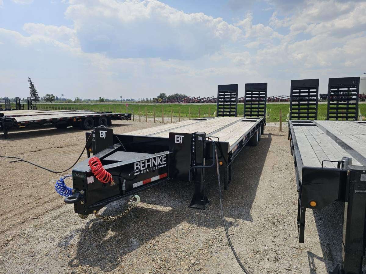 2024 Behnke FBSD 8'6" x 31' Pintle Flat Deck Trailer
