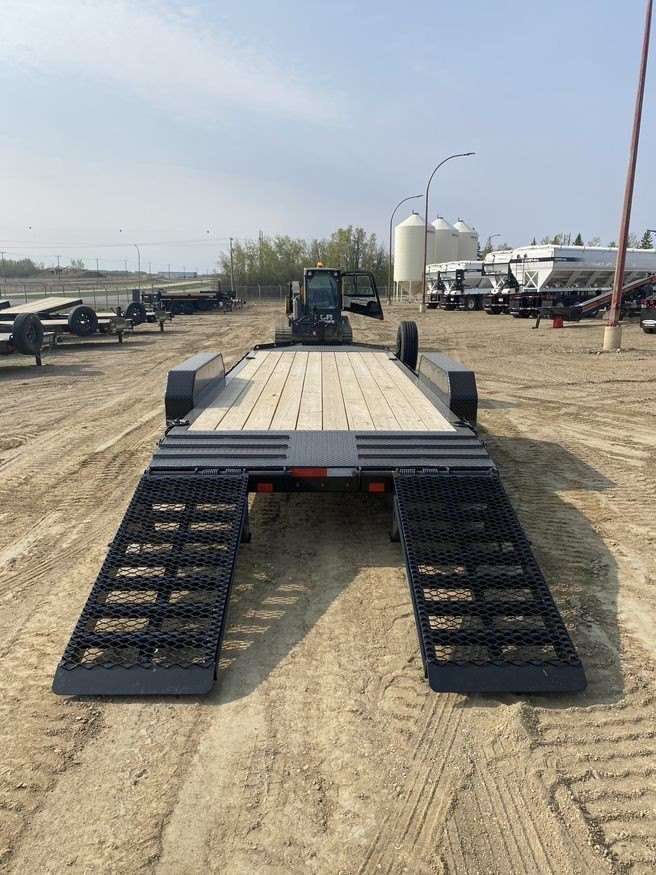 2024 Diamond C 20' Low Profile Extreme Duty Trailer