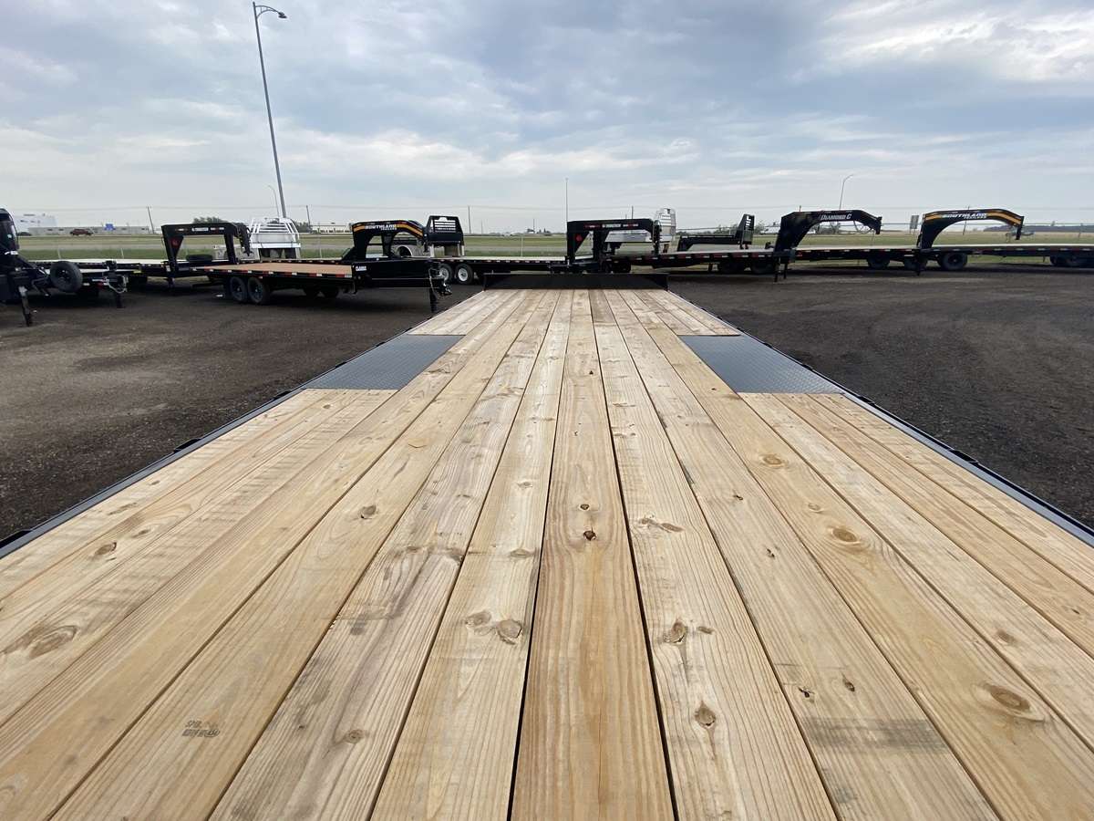 2024 Diamond C 24' Deck-Over Trailer